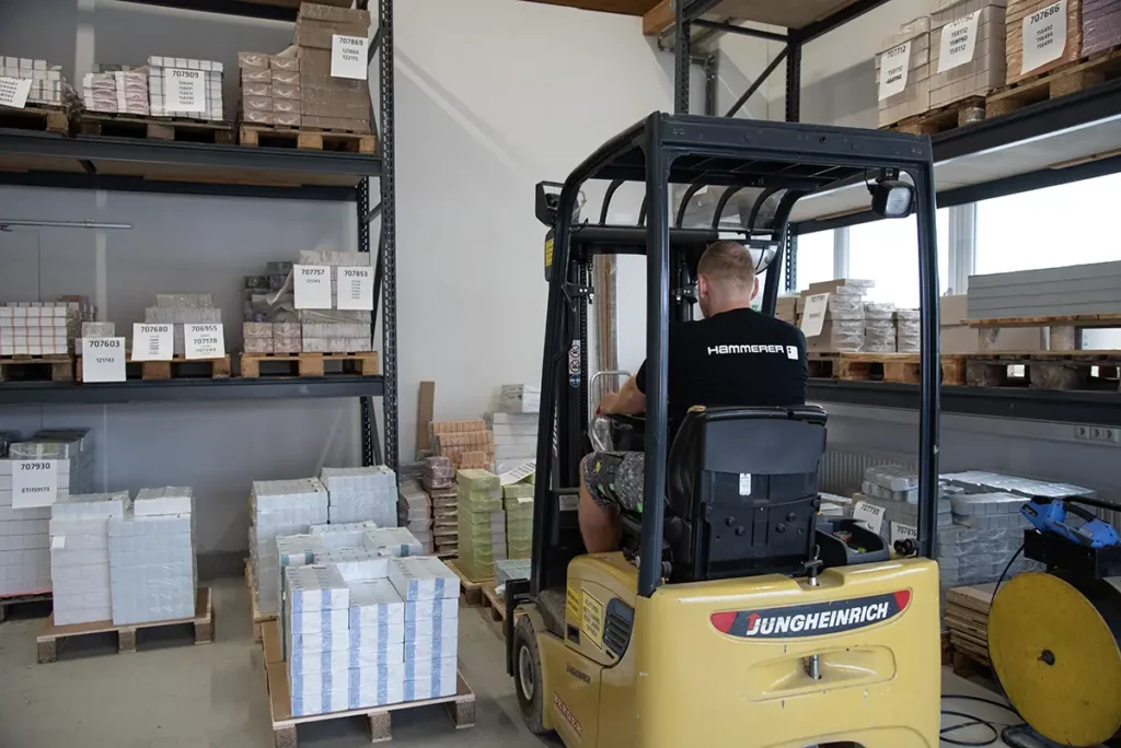 Mitarbeiter Expedit / Lagerhaltung Hammerer